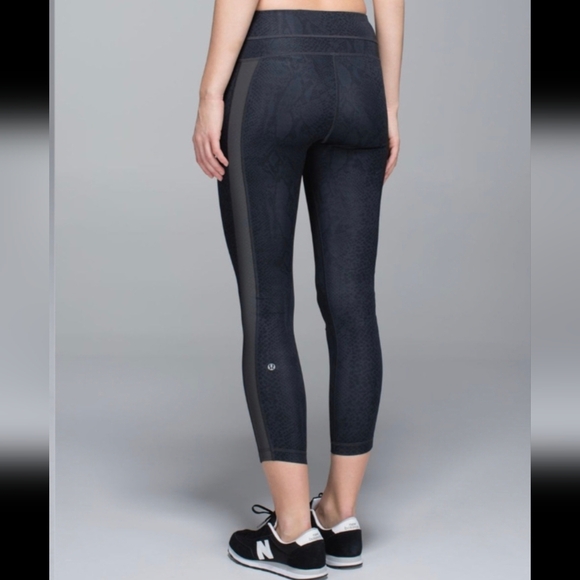 lululemon athletica Pants - Lululemon Athletica Dark Gray Patterned Leggings